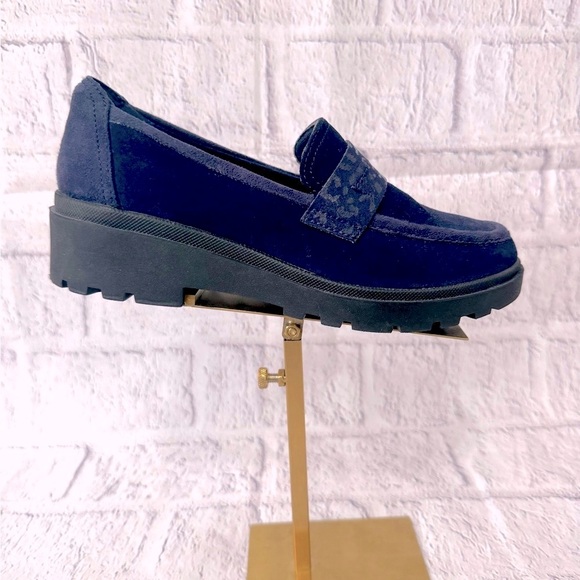 CLARKS Collection Calla Ease Loafers in Navy Blue - Picture 5 of 9